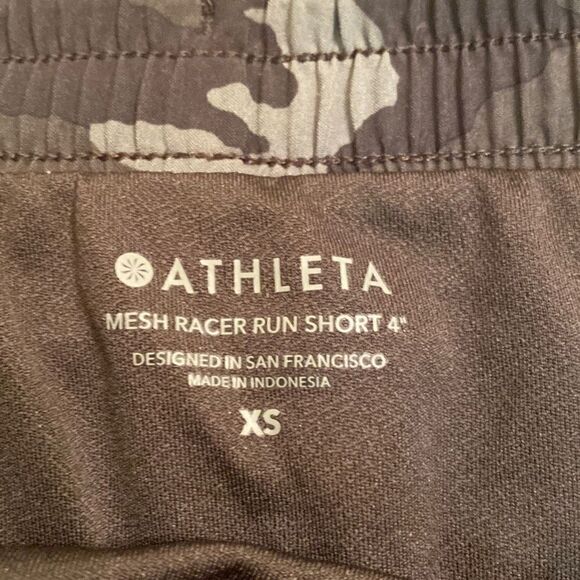 Athleta Mesh Racer Run Short 4" camo XS - Picture 2 of 5